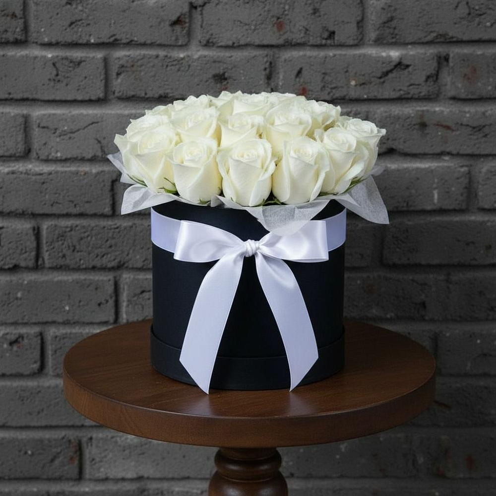 Цветочная композиция из Розы в шляпной коробке в Шилово