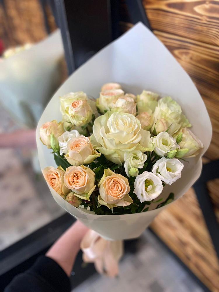 Букет цветов из: Розы и Лизиантусы в Шилово